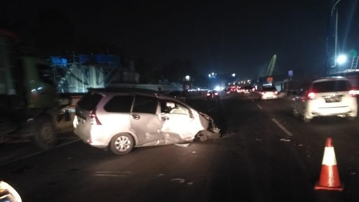 Kecelakaan di Tol Cikampek, Satu Mobil Rusak