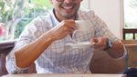 Gantengnya Addry Danuatmaja, Presenter yang Tak Bisa Lepas dari Kopi