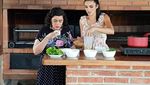 Cantiknya Chef Sekaligus Pemenang Miss Grand International 2018 Saat Masak