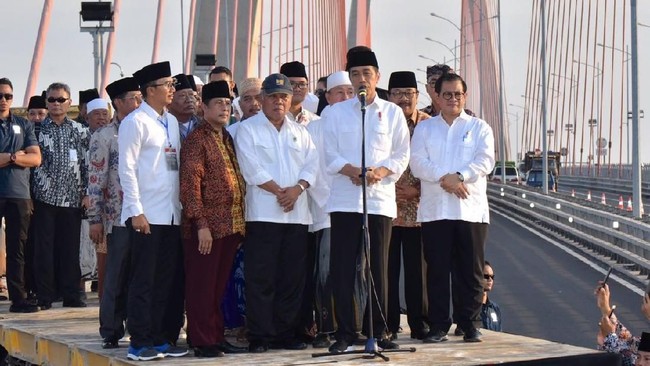 Melintas di Jembatan Suramadu Sekarang Gratis