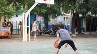 Lapangan basket pun juga tersedia untuk kamu yang gemar bermain bola basket lho. (Foto: Annissa WD/detikHealth)