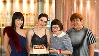  Memegang cake cantik, apakah Matt sedang ulang tahun?  Foto: Instagram @mattperanee