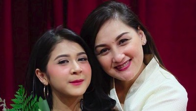 8 Momen Akrab Kesha Ratuliu dengan Tantenya, Mona Ratuliu