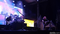 Penampilan mereka diawali dengan lagu berjudul Hangar 18 ditutup dengan lagu Holy Wars. Foto: Ristu/detikHOT