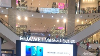 Sementara Mate 20 Pro yang ditawarkan punya spek  RAM 6 GB dan ROM 128 GB. Harganya 3.599 MYR atau Rp 13,1, Huawei memberikan bonus wireless charger. (Foto: detikINET/Adi Fida Rahman)