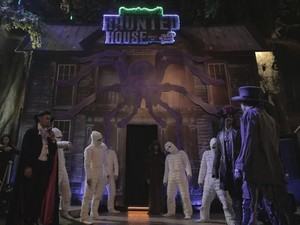 Mengaku Pemberani? Coba Masuk ke Wahana Berhantu di Bandung Ini