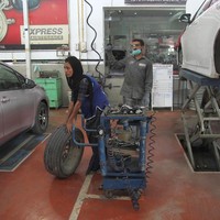 Perjuangan Uzma pun menjadi sesuatu yang tidak biasa bagi wanita di Pakistan. Kebanyakan mereka yang datang dari keluarga kurang mampu biasanya memilih atau didorong untuk menikah muda. Foto: AFP