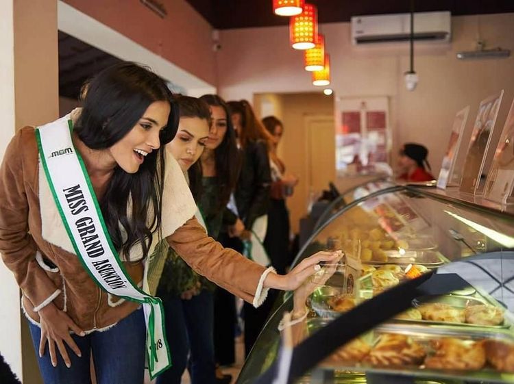 Cantiknya Chef Sekaligus Pemenang Miss Grand International 2018 Saat Masak