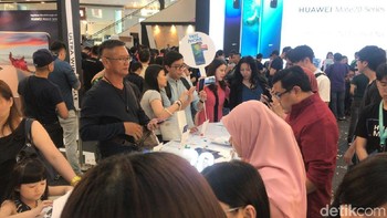 Ponsel ini dibanderol 2.799 MYR atau Rp 10,2 juta , konsumen akan diberikan aksesori Huawei Soundstone gratis. (Foto: detikINET/Adi Fida Rahman)