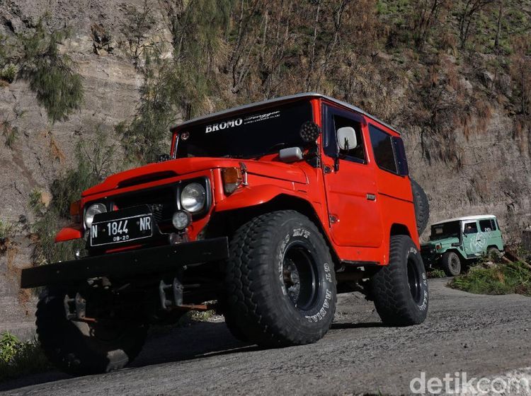 Mobil Tangguh Penakluk Bromo