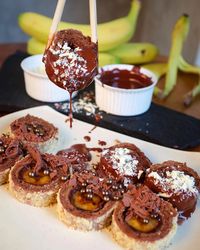 Santai Sore Sambil Cicip Kue dan Es Cokelat yang Enak di 5 Kafe Ini
