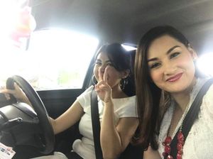 Mona Ratuliu Sebut Kesha Diomeli Orang Tua usai Video Dicekoki Miras