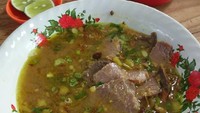 Wah, siapa ngga tergoda melihat kaldunya? Pekat berbumbu dengan irisan daging sapi yang royal. Mantap! Foto: Instagram @listiadp
