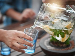 4 Manfaat Penuhi Kebutuhan Cairan Tubuh, Bunda Perlu Tahu