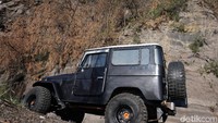 Harga sewa jip Land Cruiser di kawasan Gunung Bromo berkisar antara Rp 600-700 ribuan. Foto: Dikhy Sasra