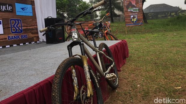 Atlet Nasional dan Ratusan Pesepeda Ikuti JPM Trail MTB Race
