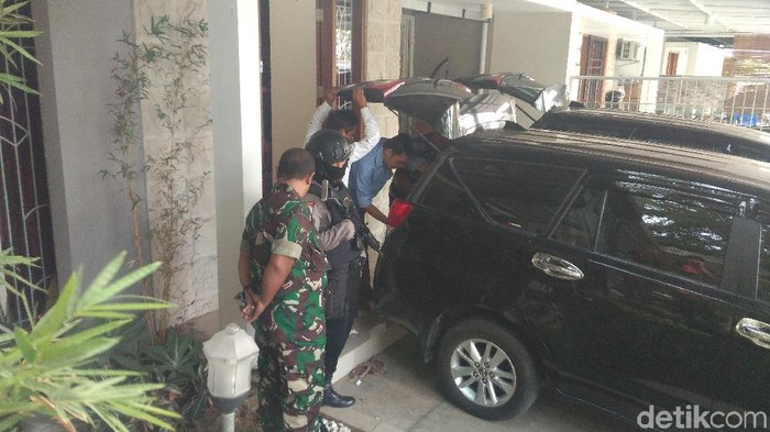 KPK Sita Sertfikat Aset-aset Bupati Cirebon dari Rumah Ajudannya