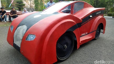 Ferrari ala Mahasiswa Makassar 1 Liter BBM buat 100 Km