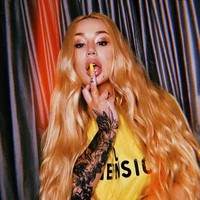 Sejumlah pakar kecantikan ikut berkomentar dengan perubahan wajah Iggy. Pada foto-foto terbarunya, Iggy tampil dengan bibir yang tebal, alis yang tinggi dan wajah yang lebih tirus. Rahan dan hidungnya tampak lebih kecil, ujar Dr. Daniel Barrett, pakar bedah plastik dari Baverly Hills seperti dikutip dari Hollywood Life. Foto: Dok. Instagram