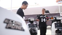 Wajah semringah terlihat dari wajah para pengunjung.