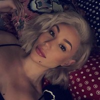 Selain filler dan botox di sana-sini, Iggy diduga melakukan implan pada dagunya. Wajah Iggy kini lebih terstruktur dengan dagu yang lebih panjang. Foto: Dok. Instagram