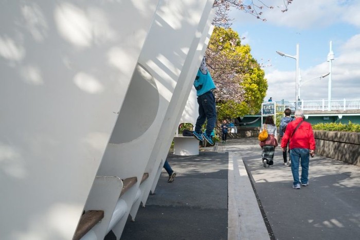 Arena playground atau  bermain anak biasanya dibuat dalam sebuah taman yang luas. Lengkap dengan pasir serta berbagai wahana permainan. Namun, berbeda dengan wahana permainan anak di Taman Sumida, Asakusa, Tokyo, Jepang.