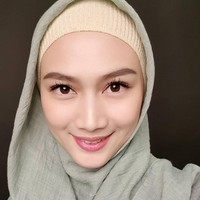 Kabar ini mulai merebak saat ia melakukan foto prewedding. Kala itu, ia pertama kalinya tampil berhijab. Namun, saat itu netizen ragu karena Melody masih tampil tanpa hijab di Instagram-nya. Foto: Instagram