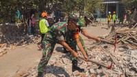 Dua bulan berlalu, satu per satu bangunan rumah mulai dibangun lagi di Lombok (Foto: Dok. Tim Penerangan Kogasgabpad)
