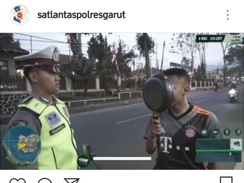 Biker vs Polisi ala Game PUBG Versi Polantas Garut. Foto: Screenshot Instagram Biker vs Polisi ala Game PUBG Versi Polantas Garut. Foto: Screenshot Instagram