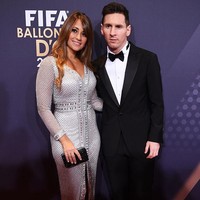 Sosok Antonella Roccuzzo sering disebut sebagai cinta monyet abadi dari Lionel Messi. Bagaimana tidak, keduanya sudah saling kenal sejak masih berusia lima tahun. Bintang sepakbola itu mengenal lebih dulu sepupu Antonella, Lucas Scaglia. Foto: Dok. Getty Images