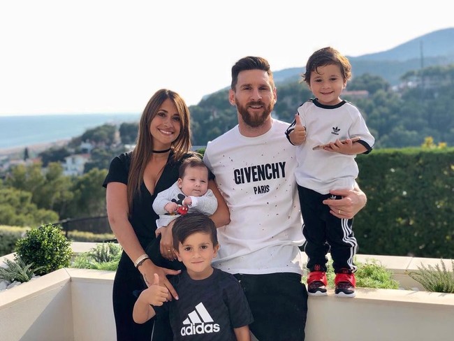 Antonella Rocuzzo telah melahirkan tiga anak laki-laki Messi. Anak pertama mereka bernama Thiago lahir pada 2012, anak kedua Mateo dilahirkan pada 2015 dan anak ketiga Ciro pada 2018. Foto: Dok. Getty Images, Instagram