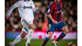 Terakhir kali El Clasico digelar tanpa Ronaldo dan Messi, Wesley Sneijder dan Andres Iniesta masih punya rambut loh. Foto: Istimewa