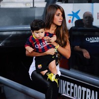 Wanita cantik ini adalah Antonella Roccuzzo. Penggemar Lionel Messi tentu sudah akrab dengan sosoknya karena dialah istri sang pesepakbola Argentina tersebut. Foto: Dok. Getty Images, Instagram