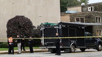 FBI masih menyelidiki lebih lanjut kasus penembakan ini. Sementara pelaku diketahui bernama Robert Bowers sendiri menyatakan diri sebagai anti-Yahudi.   