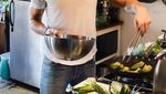 Yuk, Kenalan Sama Chef dan Model Ganteng Antoni Porowski!