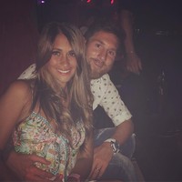 Antonella yang pernah kuliah jurusan ilmu komunikasi sempat menjalani LDR (Long Distance Relationship) dengan Messi saat sang bintang sepakbola berkarier di Spanyol. Pada akhirnya dia dikabarkan melepaskan kuliahnya dan mengejar karier modelling serta menyusul sang kekasih dengan bekerja di Barcelona. Foto: Dok. Instagram