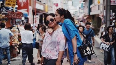 Hangatnya Kedekatan Mikha Tambayong dengan Sang Bunda