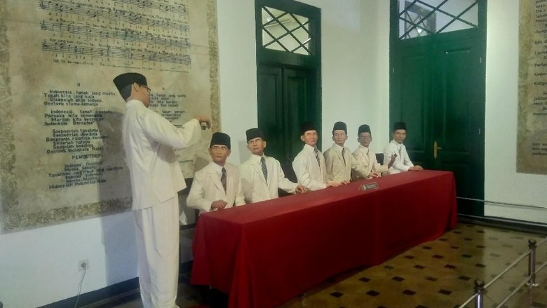 Napak Tilas Sumpah Pemuda: Dari Biola hingga Koran Tua Napak Tilas Sumpah Pemuda: Dari Biola hingga Koran Tua