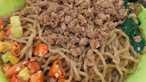 Mantul! Habis Gajian Sarapan Yamien Komplet yang Enak!