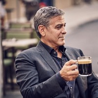 Sepertinya aku benar-benar menghancurkan franchise (film Batman). Tadinya aku pikir peran ini bisa membantu karierku. Tapi semuanya yang terjadi justru sangat berbeda, kata George Clooney tentang penampilannya sebagai Bruce Wayne di film Batman. Foto: Istimewa