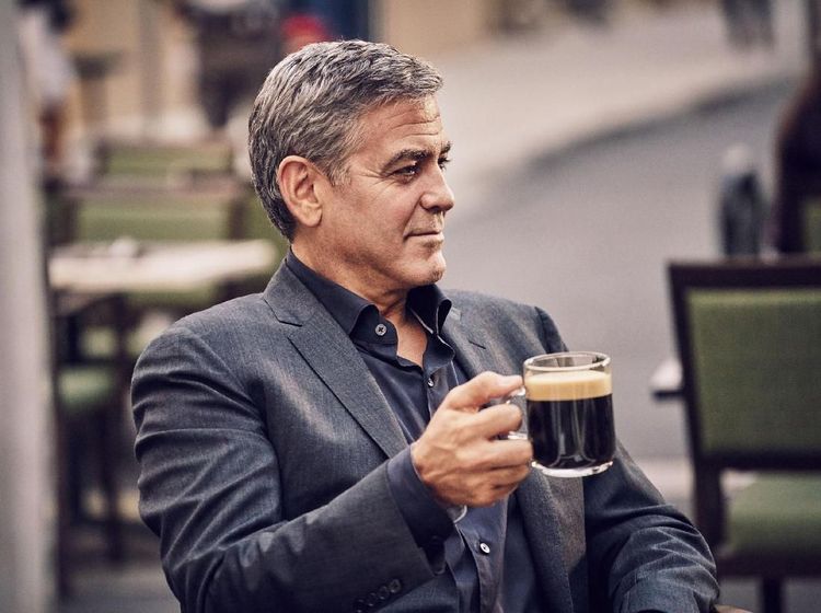 Makin Tampan, Aktor George Clooney Ternyata Hobi Makan Pisang dan Hotdog