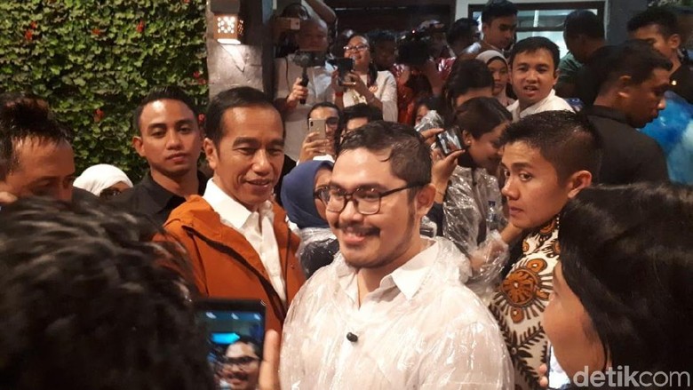 Hujan Deras, Jokowi dan Milenial Peringati Sumpah Pemuda 