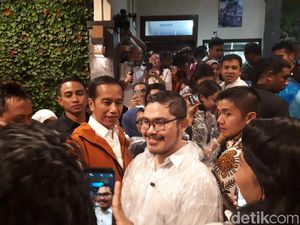 Hujan Deras, Jokowi dan Milenial Peringati Sumpah Pemuda di Bogor