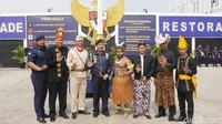 Para peserta yang hadir juga mengenakan pakaian tradisional nusantara.