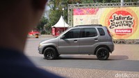 Mobil ignis tahun 2001 ikut dipamerkan dalam acara ini.