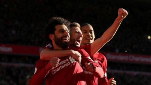 SMS Antar Liverpool ke Puncak Klasemen Liga Inggris