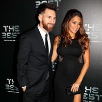 Dikenal sebagai pemuda pemalu, Messi diam-diam menyukai Antonella dan sering main ke rumah Lucas Scaglia agar bisa melihat wanita pujaannya tersebut. Dalam sebuah wawancara, pria yang beberapakali memenangkan penghargaan pemain sepakbola terbaik dunia itu mengaku dirinya memang tertarik dengan Antonella sejak kecil.Foto: Dok. Getty Images