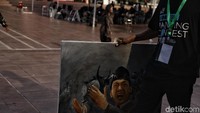 Acara tersebut juga sukses menyedot perhatian pengunjung di Tugu Proklamasi.