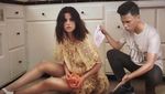 Kocak! Pria Ini Edit Foto Seleb Seolah Makan Bareng Dirinya