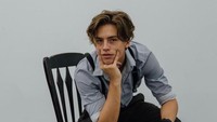 Foto telanjang Dylan Sprouse juga pernah beredar pada 2013. Foto: Twitter